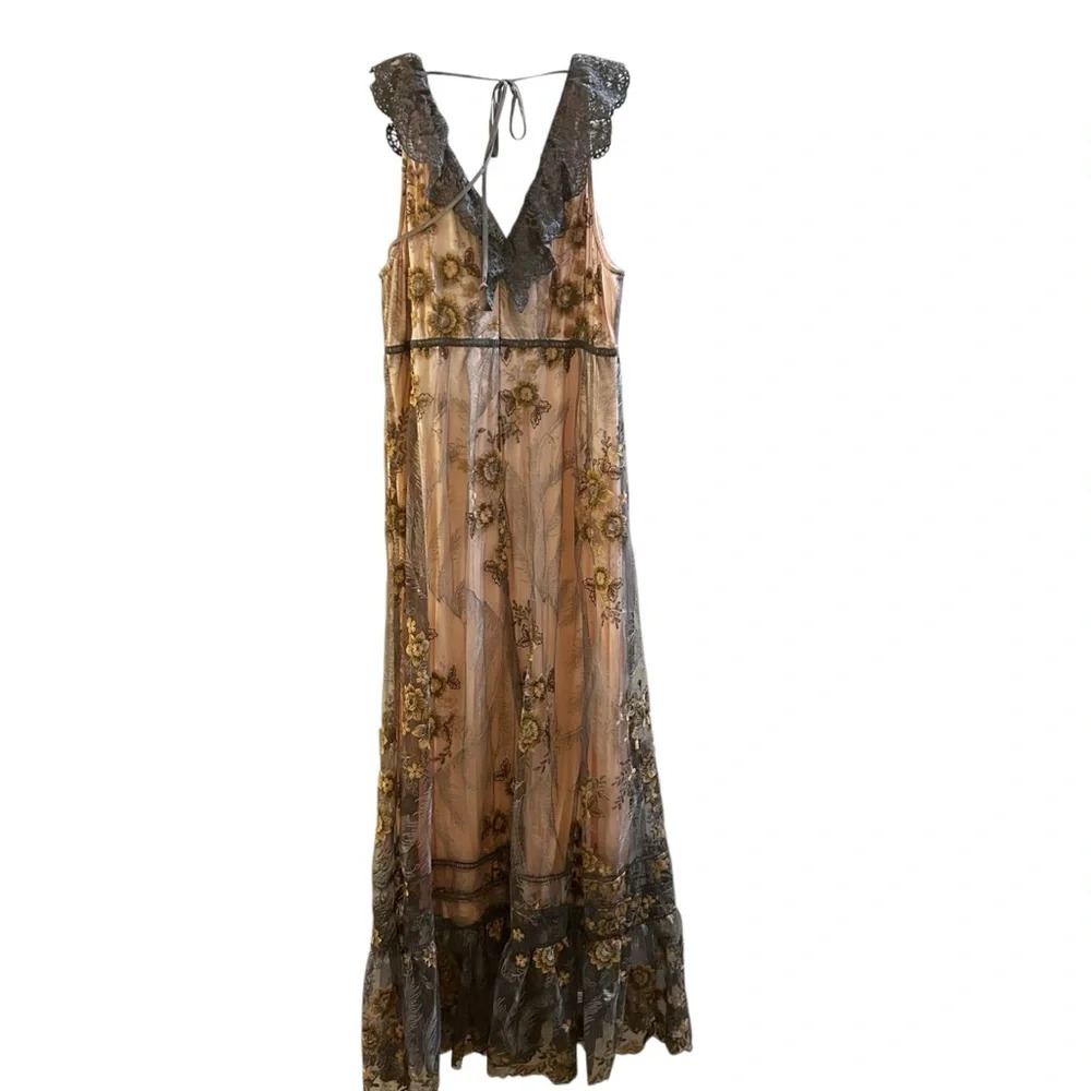 Sundance Elegant Floral Lace Maxi Dress in Black and Grey